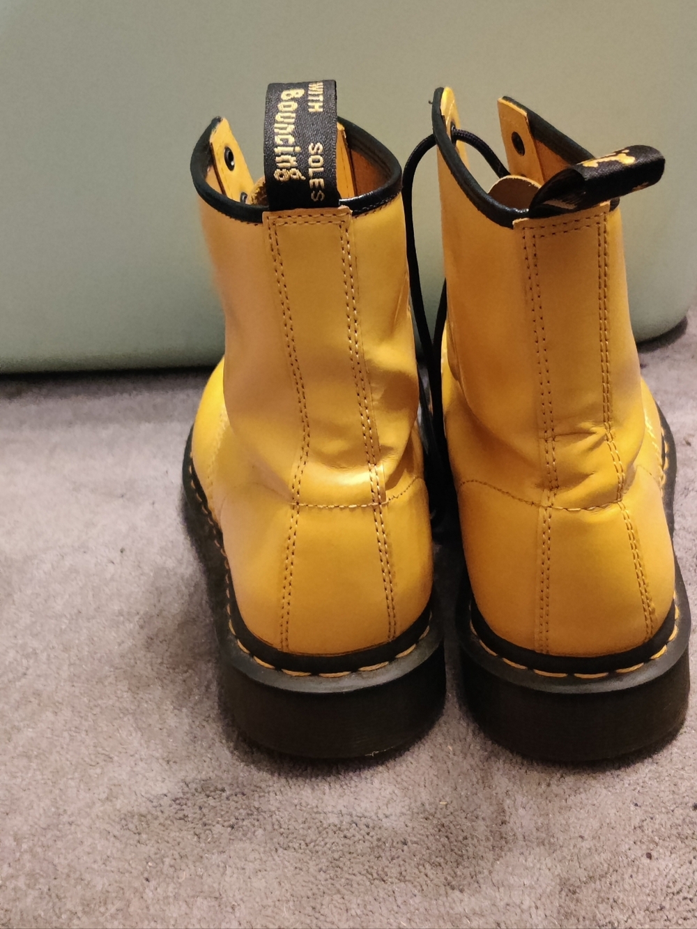 Men's Size 11 Yellow Doc Martens Dr. Martens 1460 Lace Up Leather Boots Airwair - Picture 3 of 16